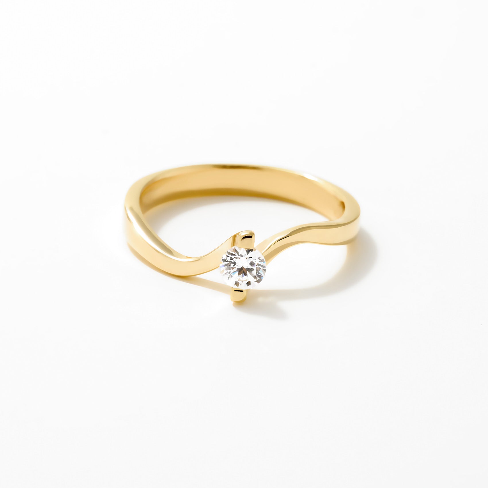 Nami Solitaire Ring