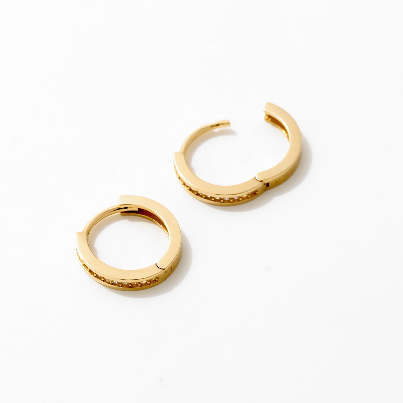 Classic Pave Bold Earring