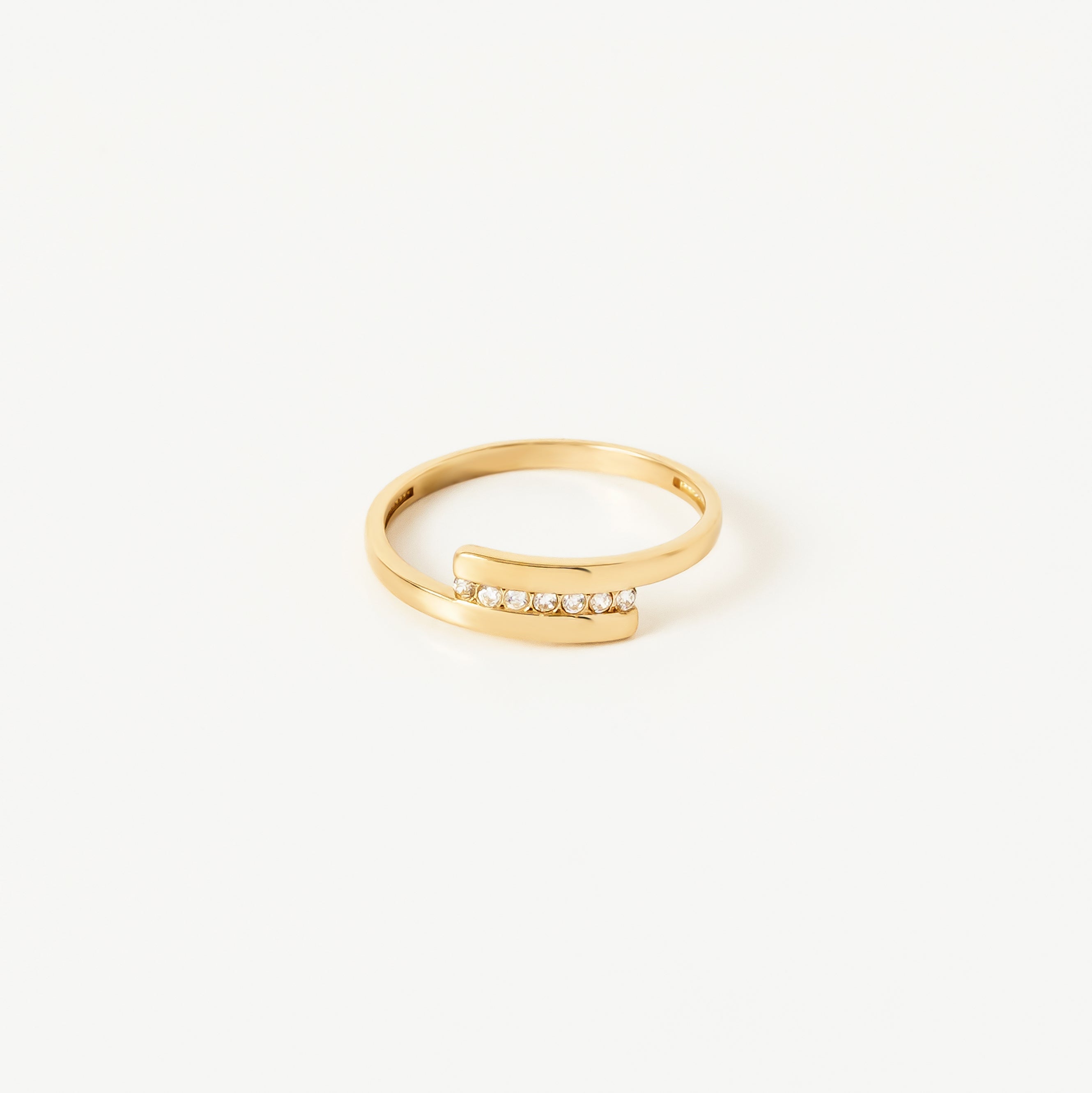 Minimalist Connected Band CZ Ring in 14K Gold