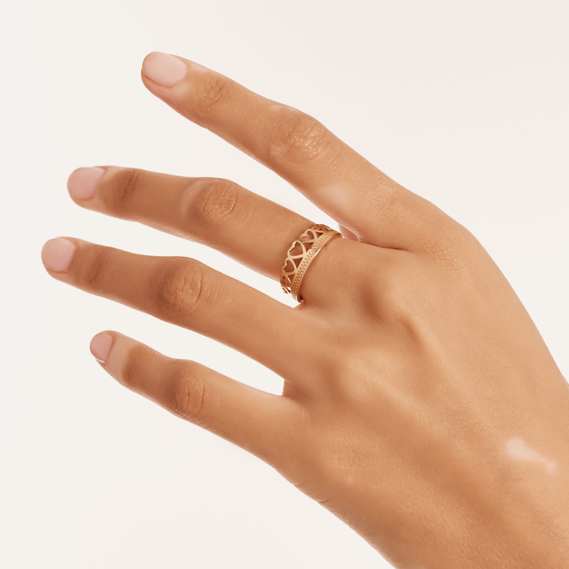 Heart Cutout Band in 14K Gold