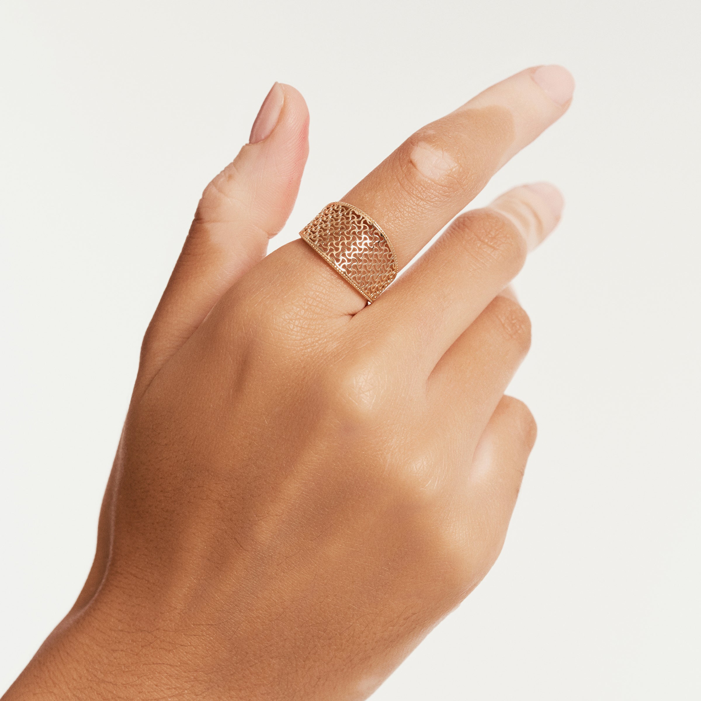 Wave Pattern Wide Band 14K Gold Ring