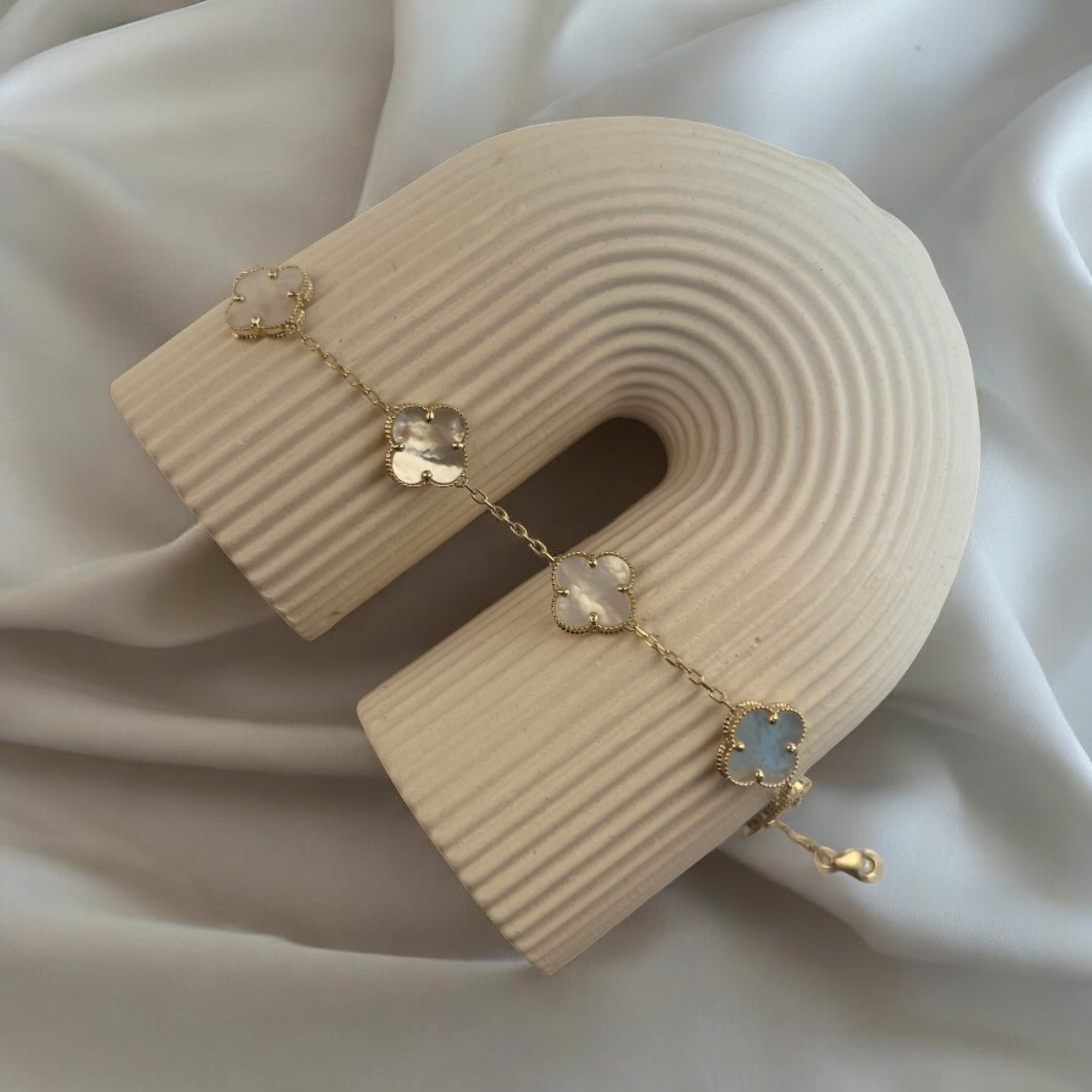 10mm Clover Bracelet in Solid 14K Gold